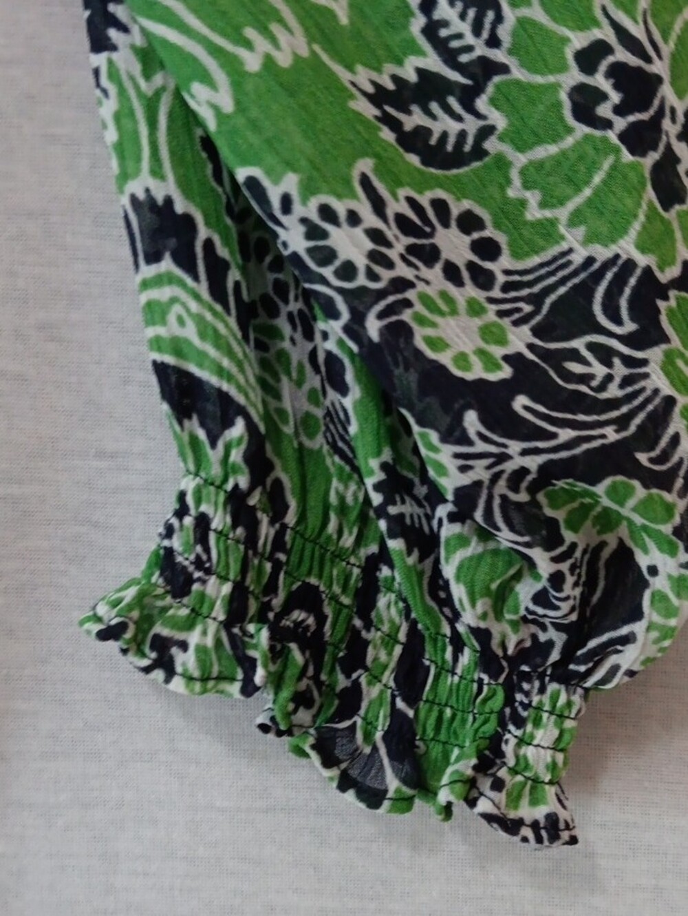Liz Claiborne Green and Black Paisley Blouse - Picture 7 of 16
